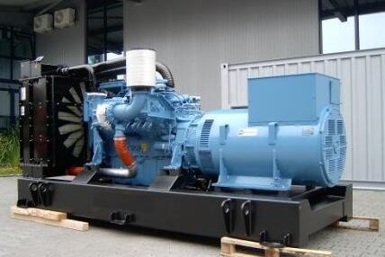 奔馳550KW發(fā)電機組